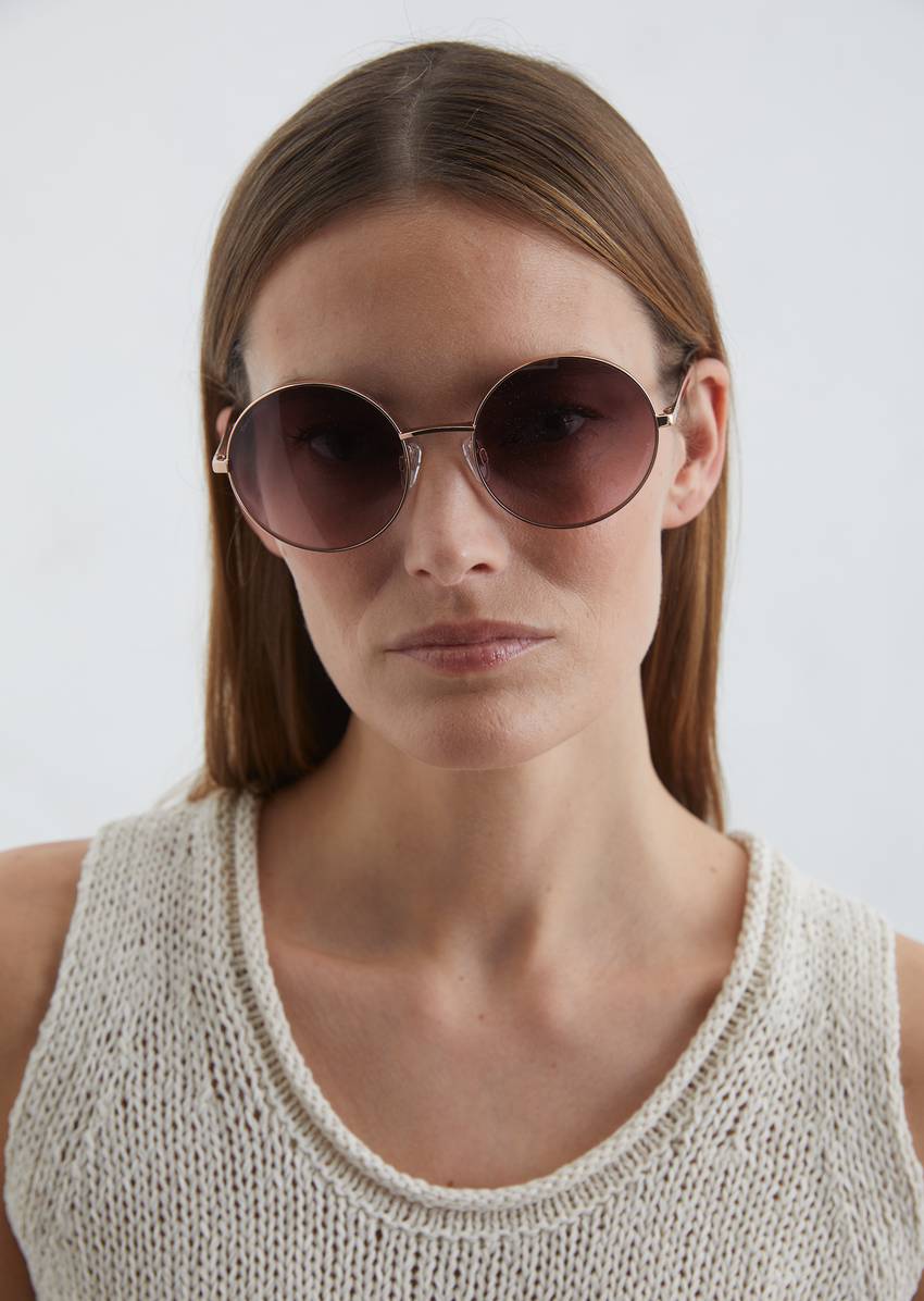 Women's sunglasses with round lenses