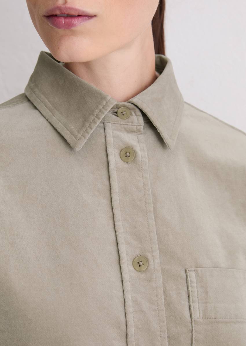 Relaxed velvet overshirt made from organic cotton stretch