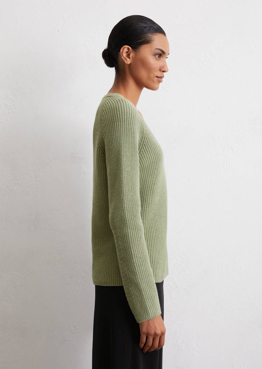 V-neck knitted sweater slim made from soft cotton yarn