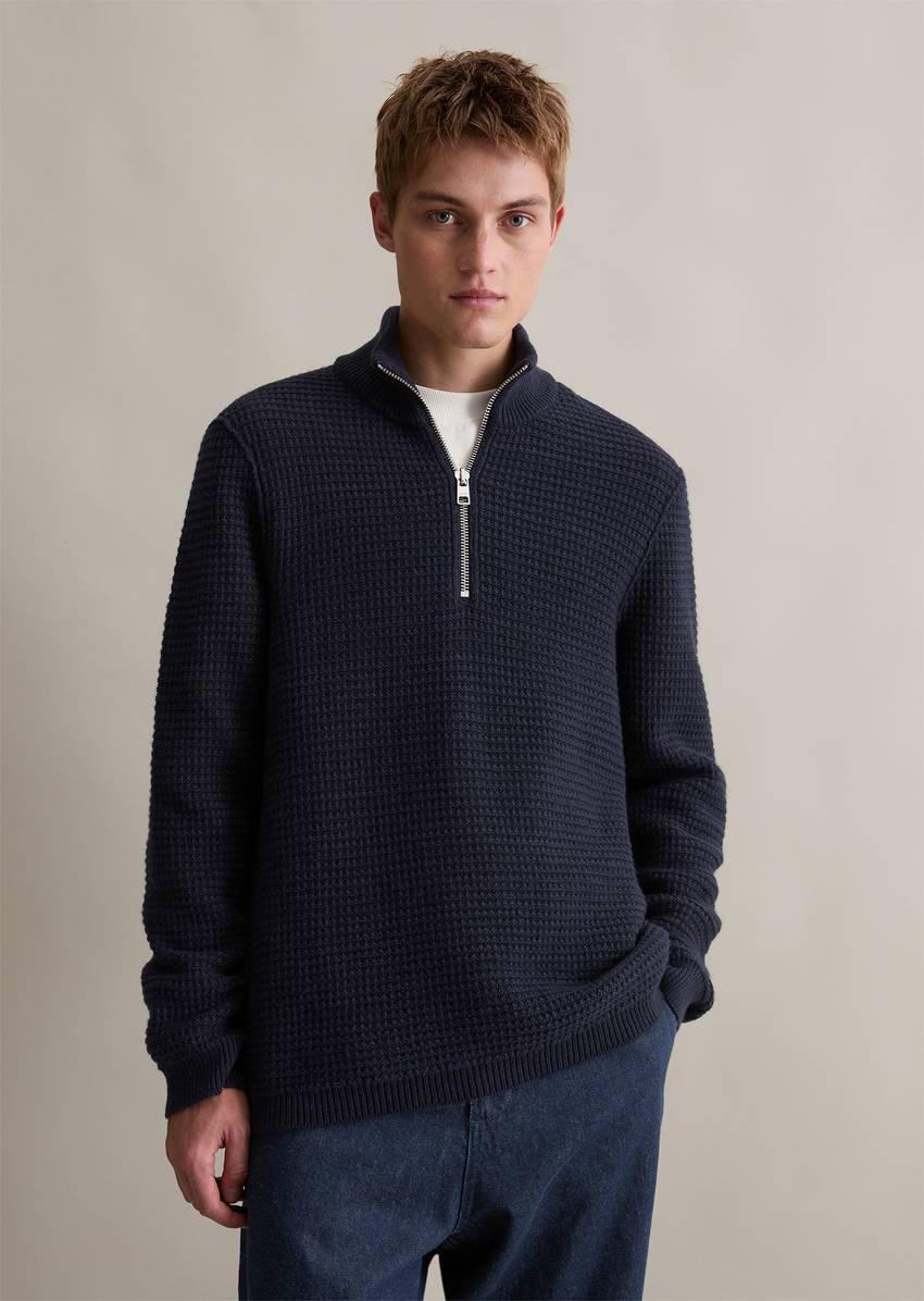 Relaxed knit troyer with a striking structure