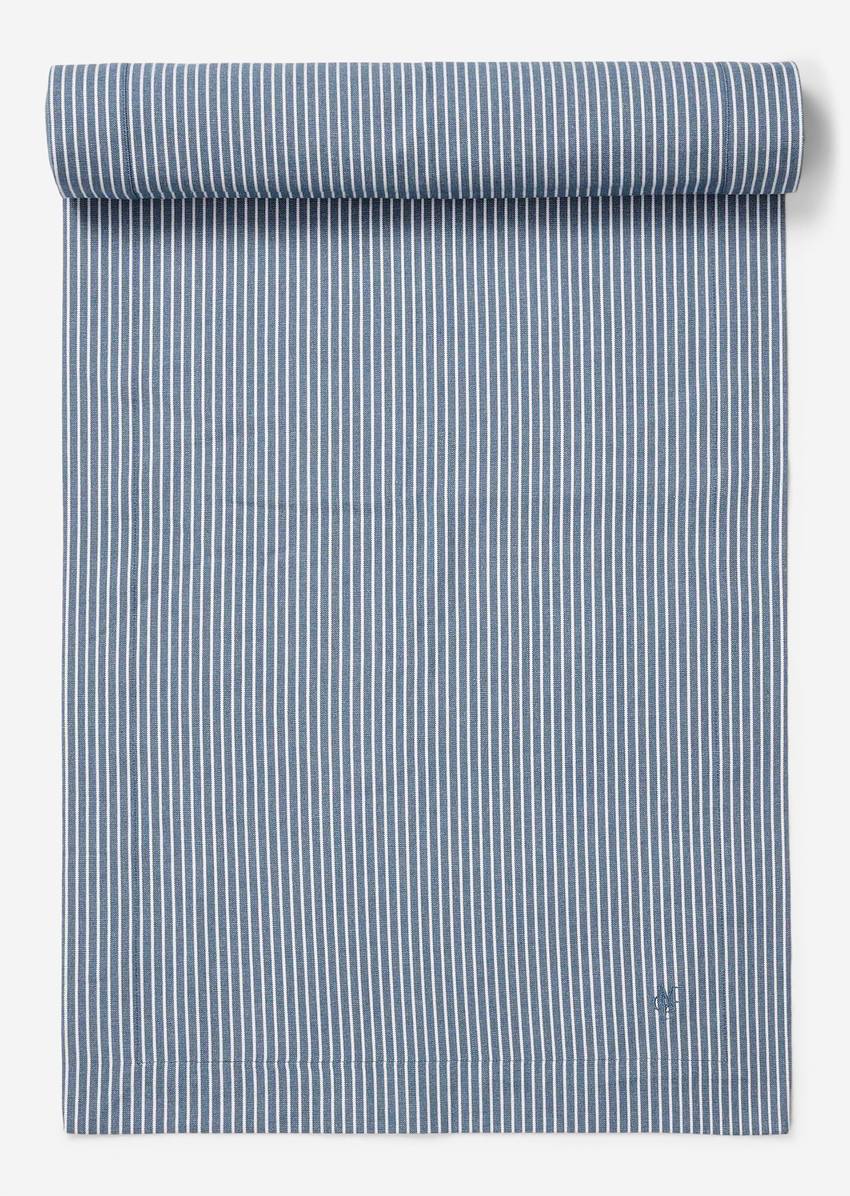 Table runner model Tenstra made from organic cotton