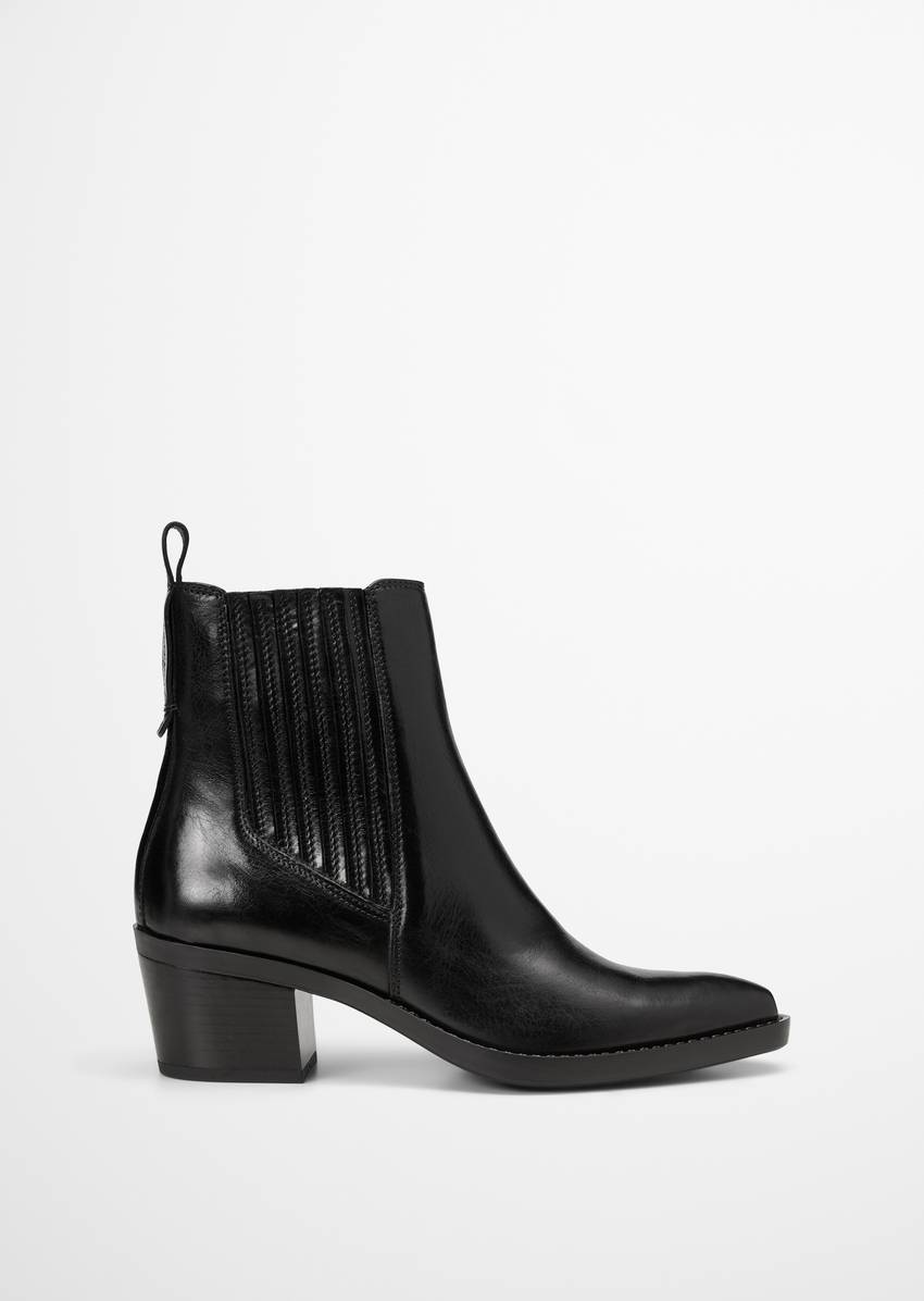 Western-style ankle boot with inside zipper