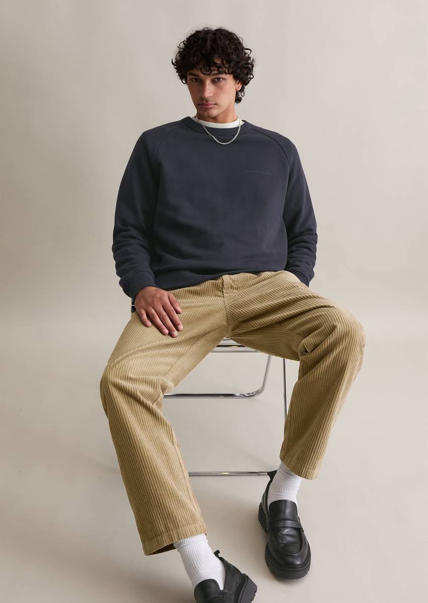 Relaxed sweatshirt made of heavy, structured quality