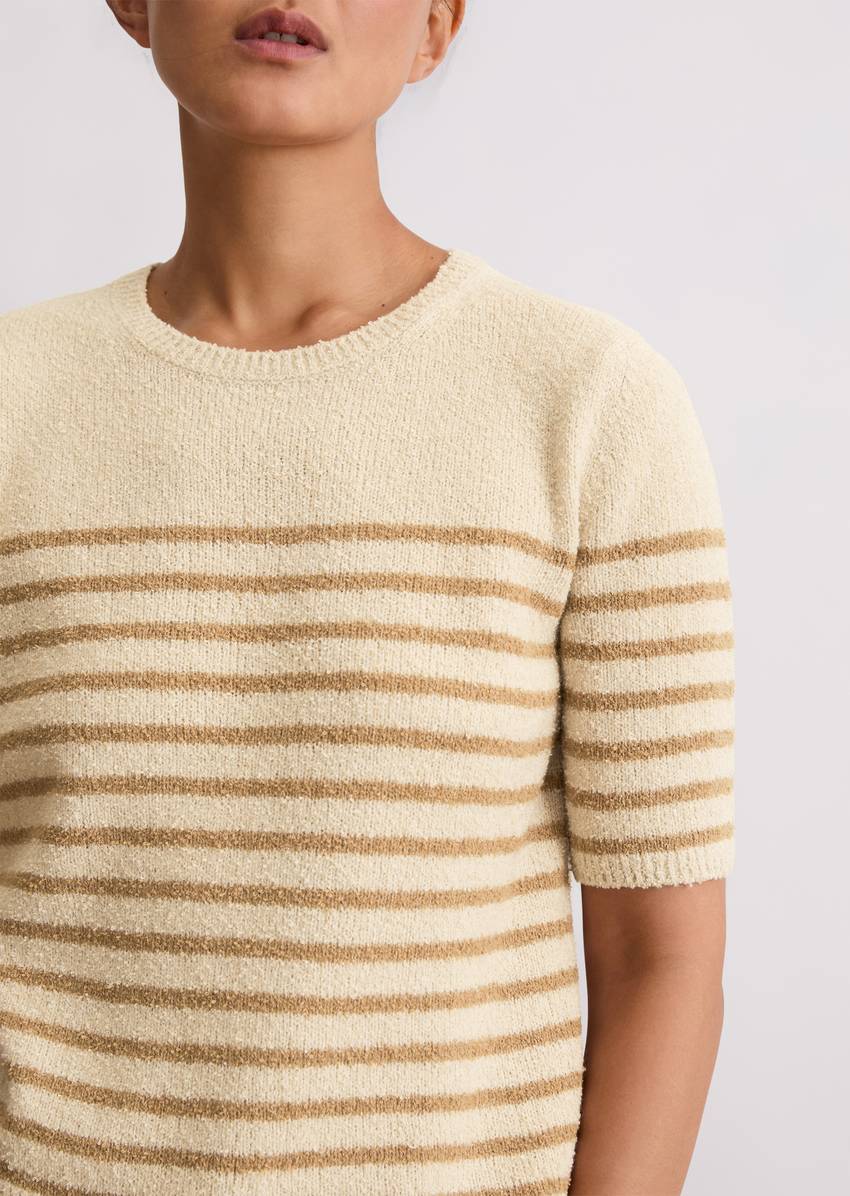 Striped short-sleeved pullover slim made from bouclé yarn