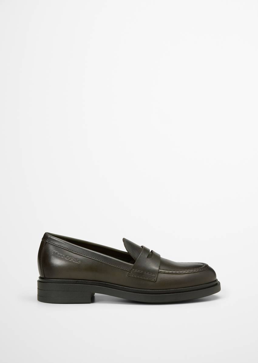 Penny loafer made from fine sheepskin