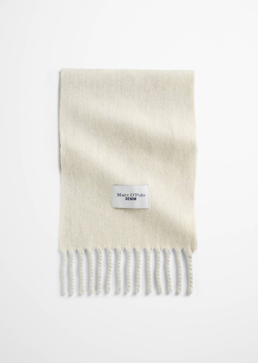 Wool scarf with long fringes