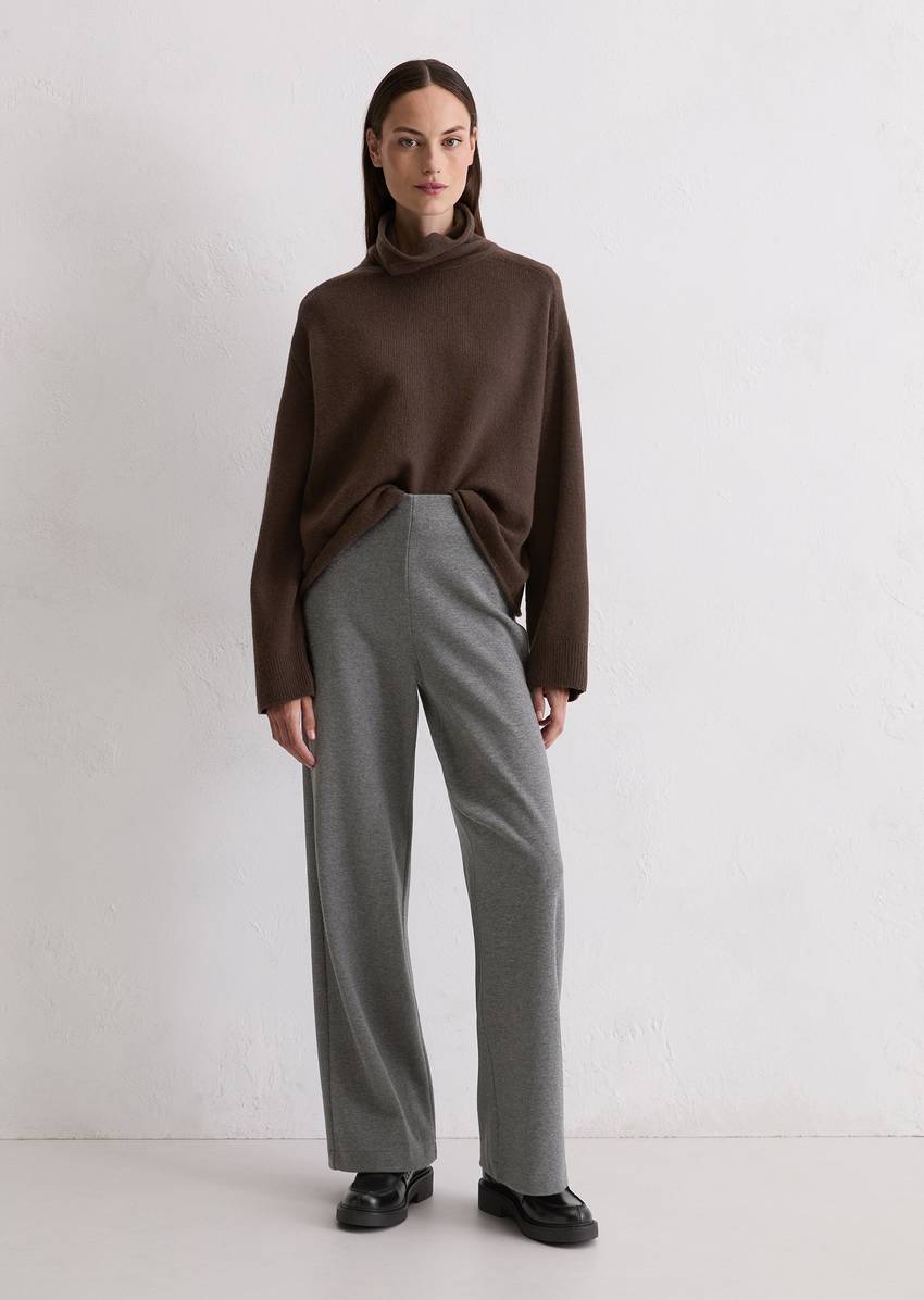 Relaxed turtleneck sweater made from a soft merino wool blend