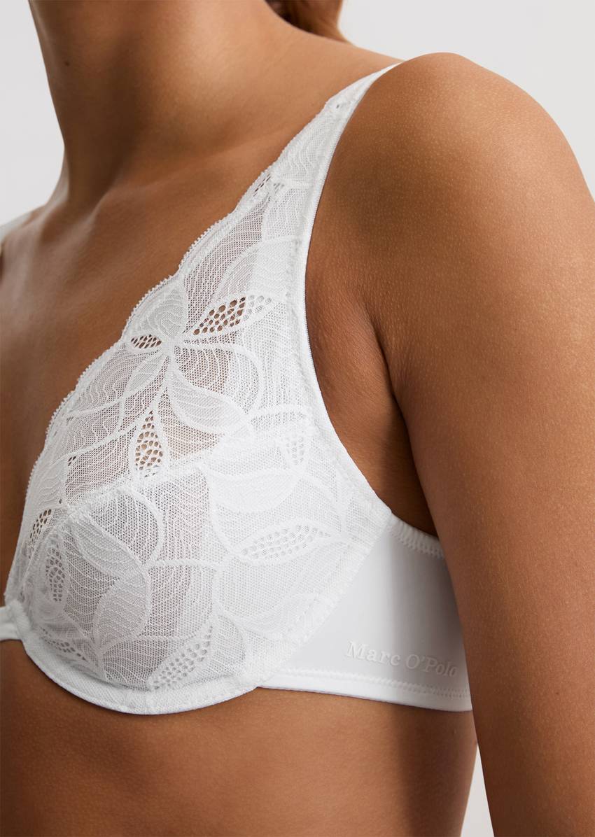 Underwired bra with underwire and lace