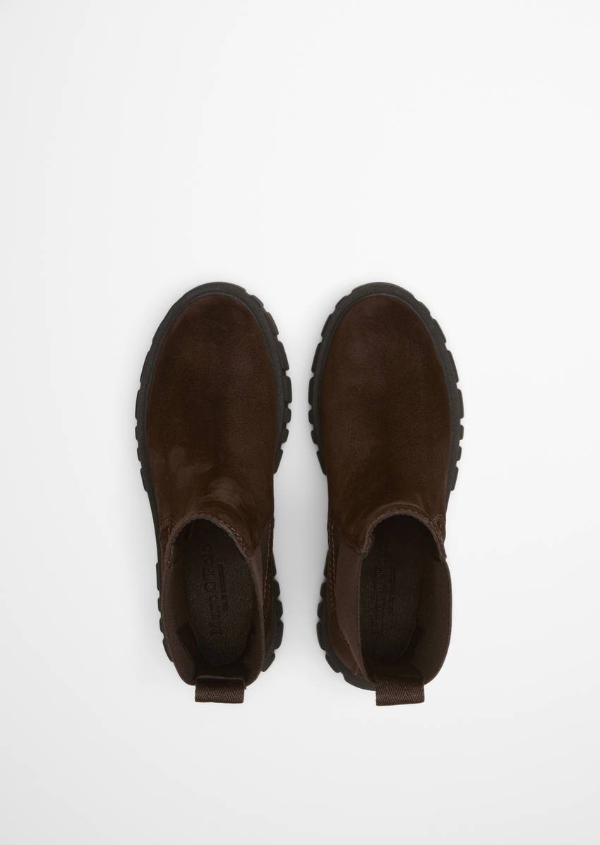 Chelsea boot model Christel with light platform sole