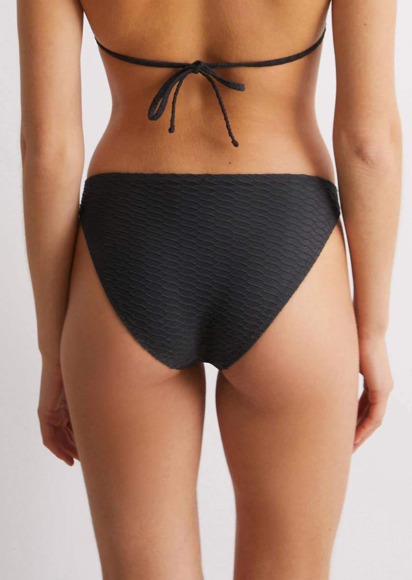 Bikini briefs with diamond structure