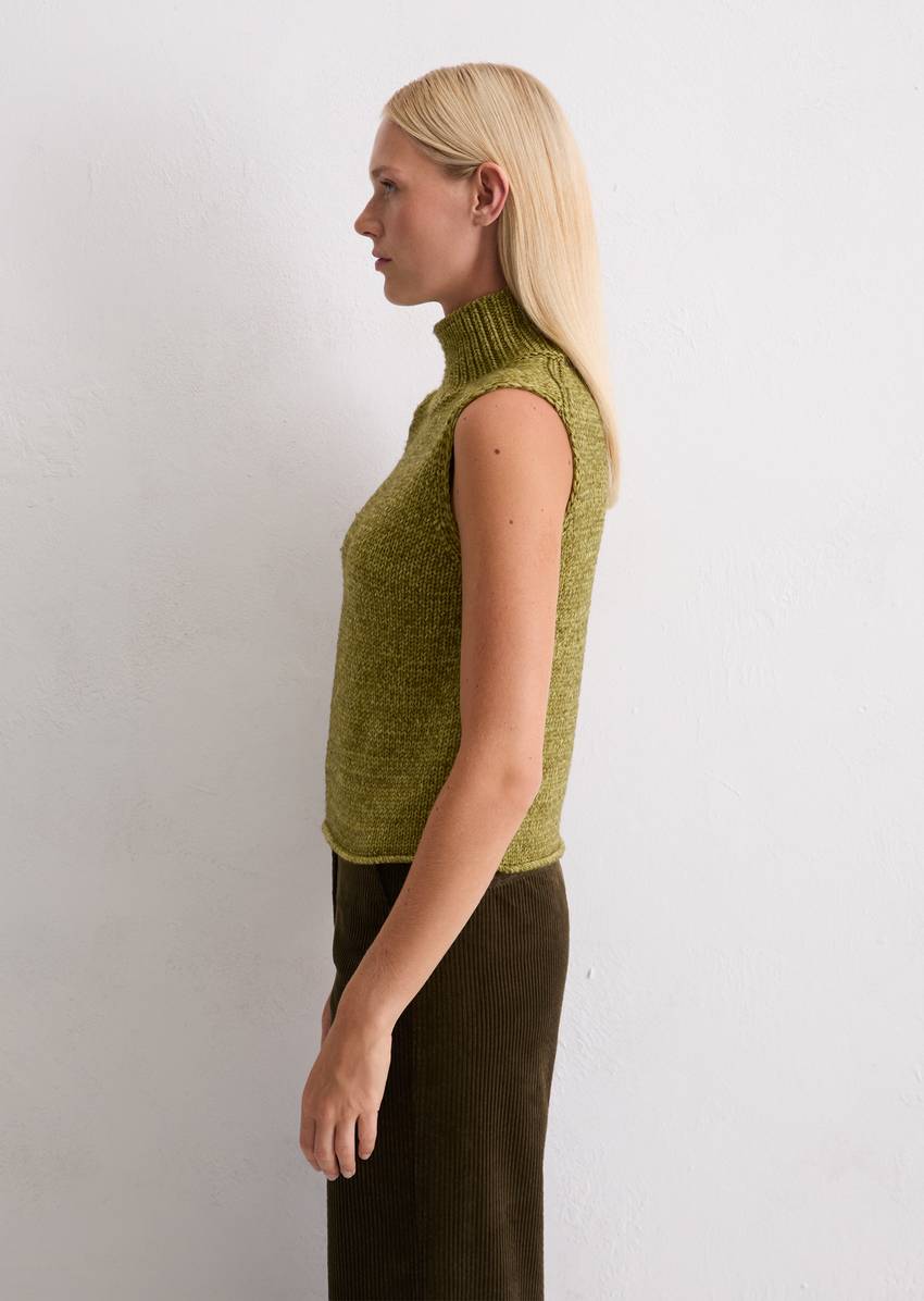 Sleeveless sweater loose made from pure merino wool