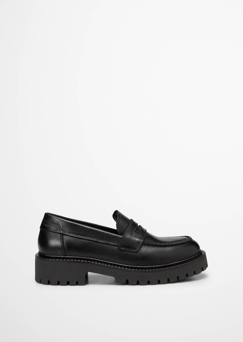 Loafer with robust tread outsole
