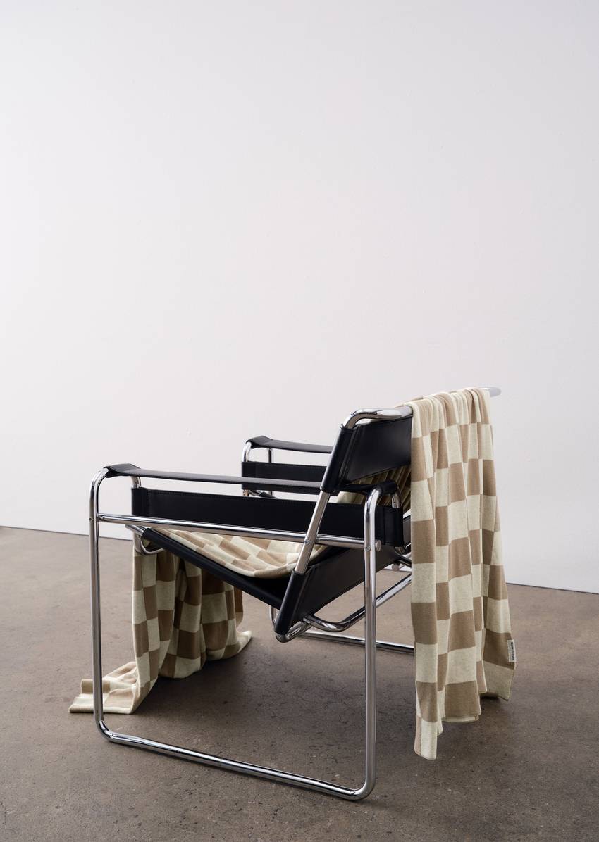 Plaid model Rykki made from organic cotton