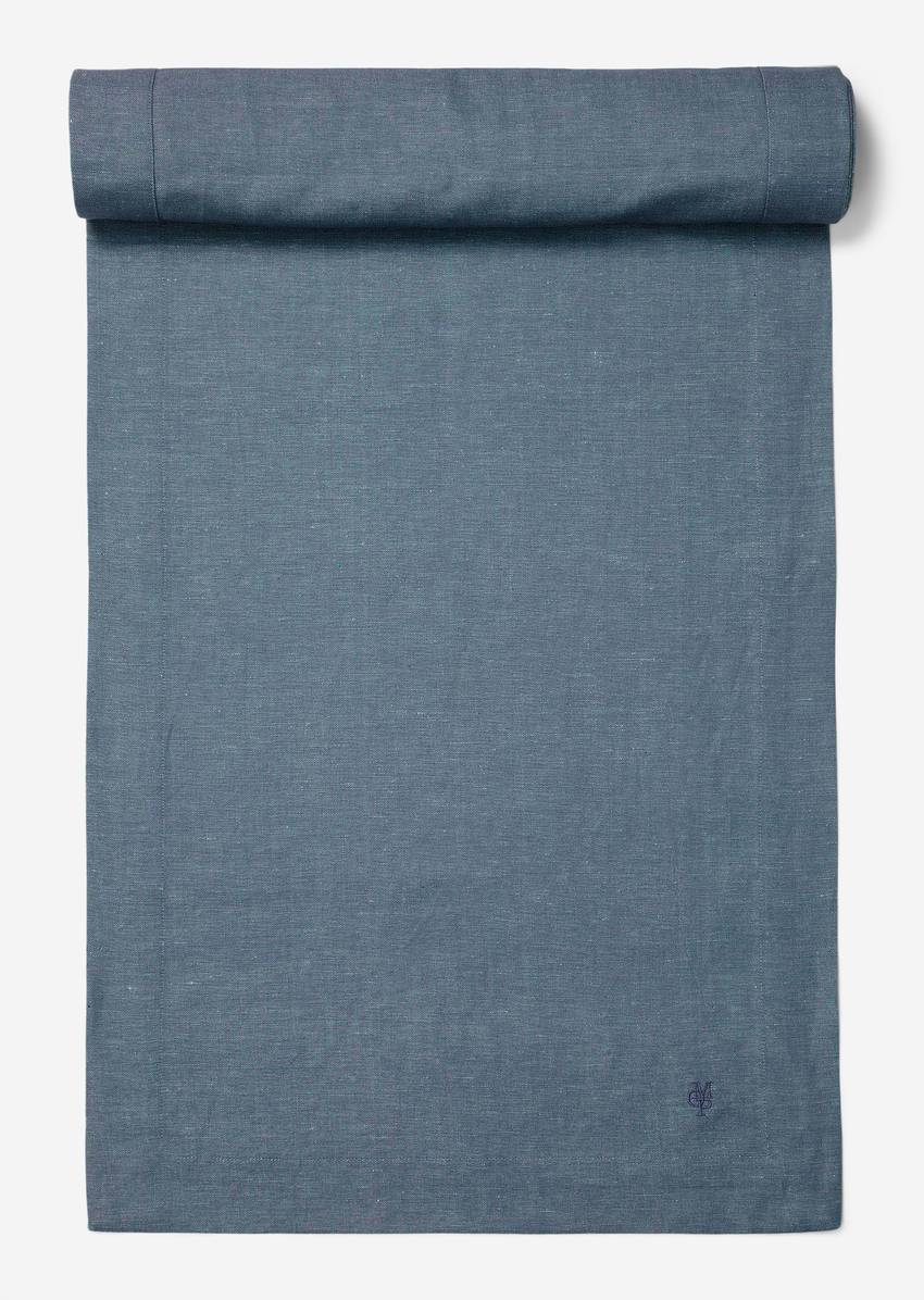 Table runner model Akalla made from an organic cotton mix