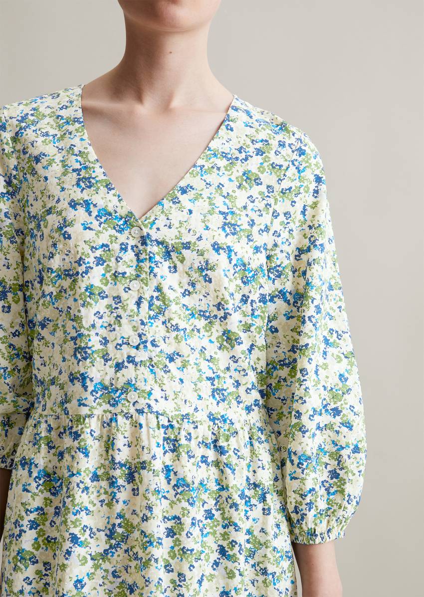 Relaxed crinkle print dress made from a viscose blend with a seersucker effect