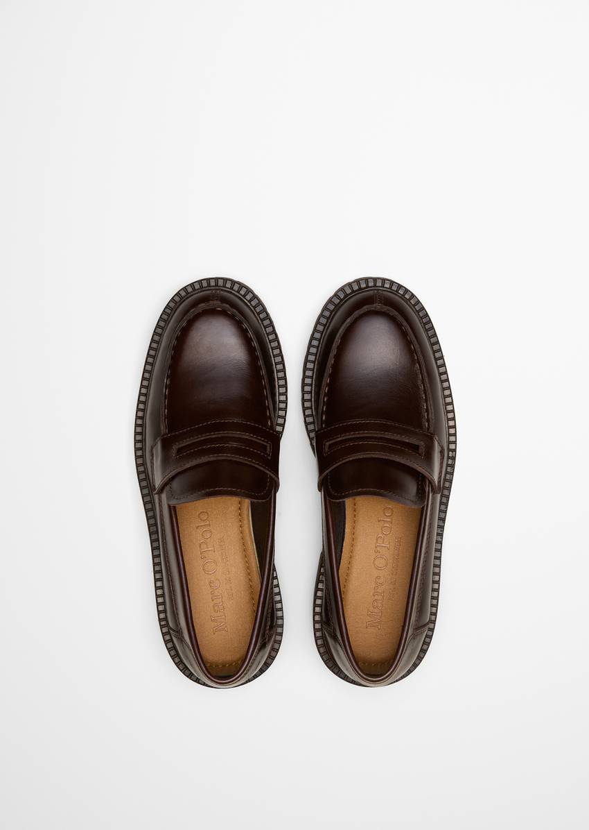 Loafer with robust tread outsole