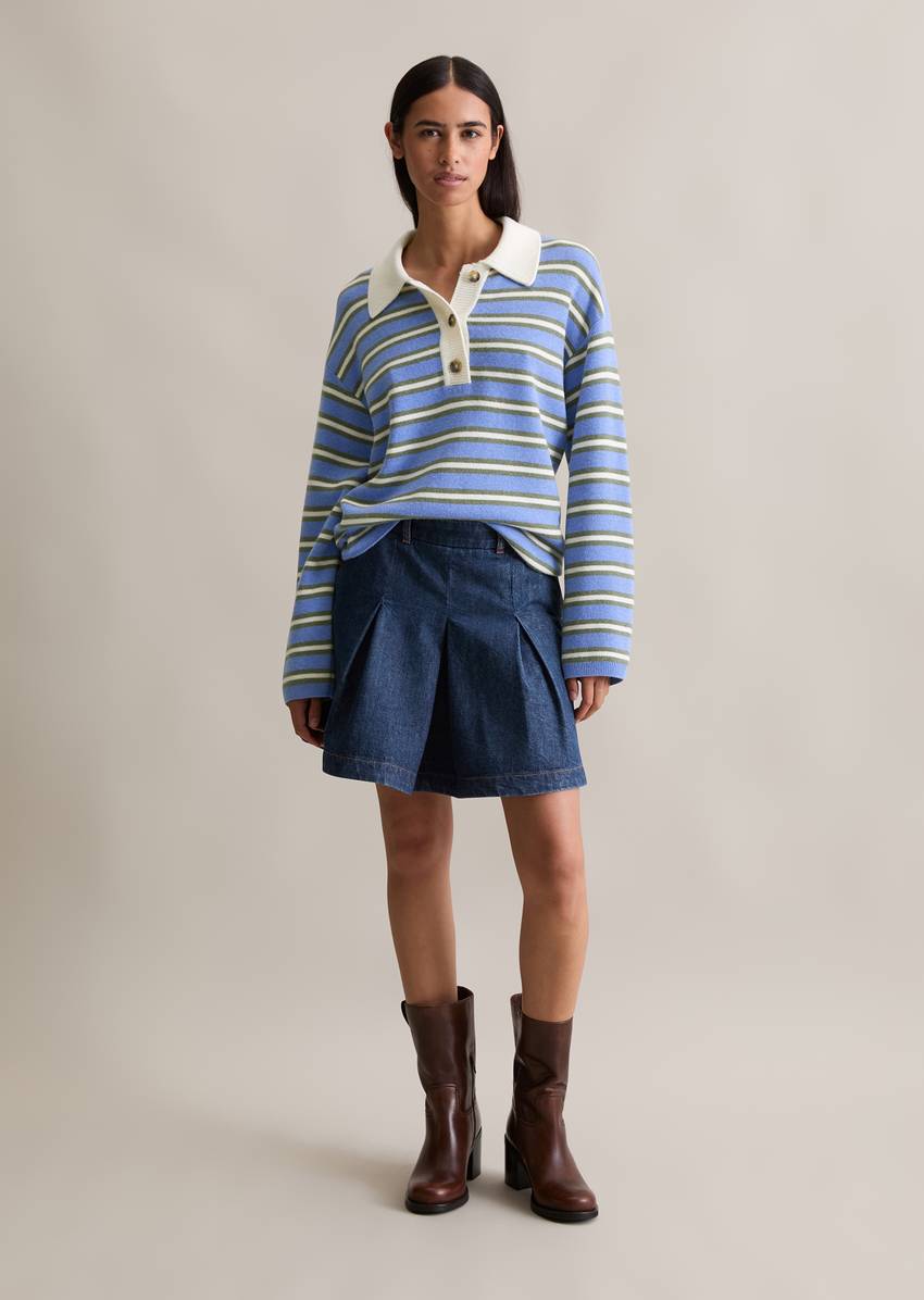 Denim pleated mini skirt made from rigid denim