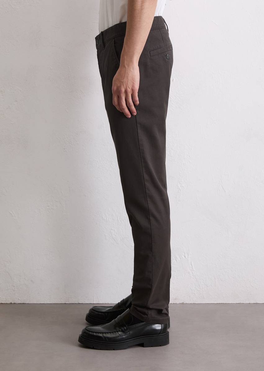 Chino model Stig shaped made from an organic cotton blend