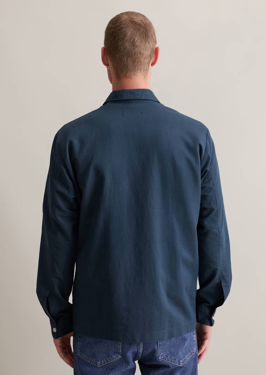 Relaxed shirt made from linen and organic cotton