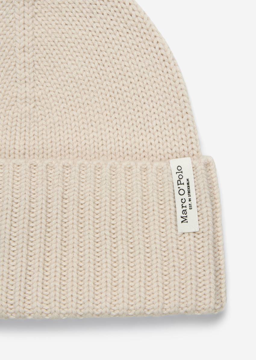 Knitted cap with luxurious cashmere