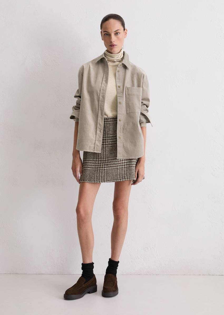 Relaxed velvet overshirt made from organic cotton stretch