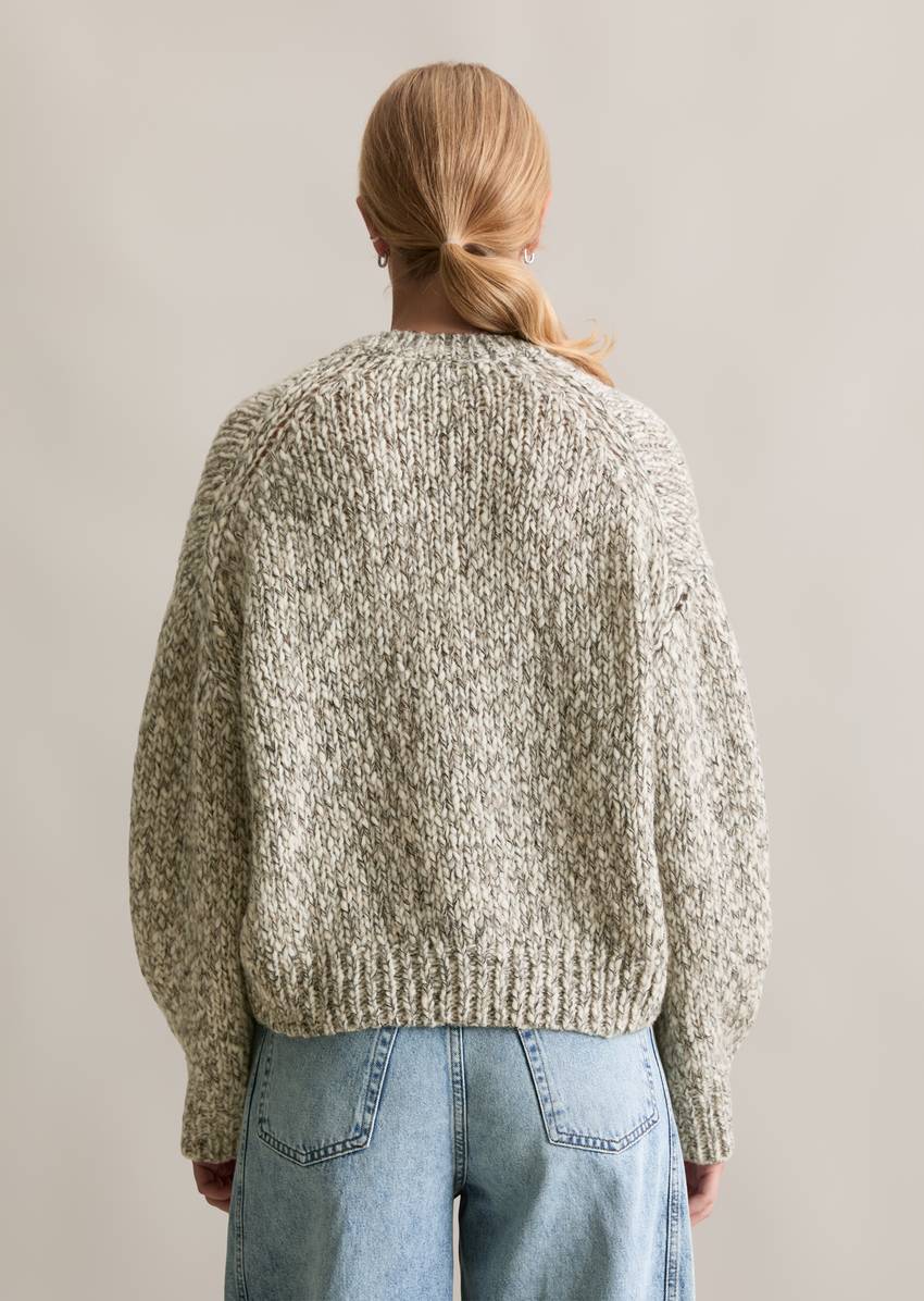 Relaxed chunky knit sweater made from a virgin wool/alpaca wool mix