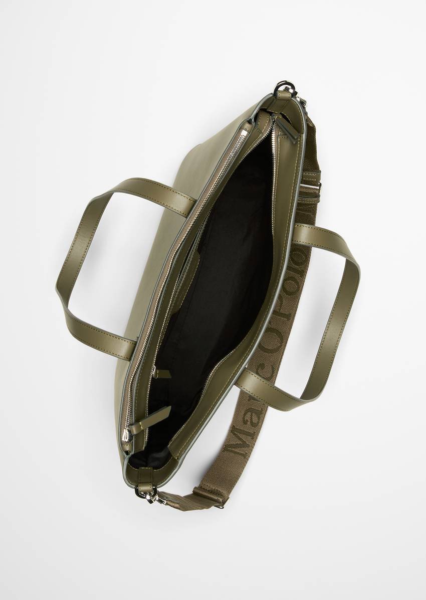 Shopper medium made from a leather alternative made from recycled polyester