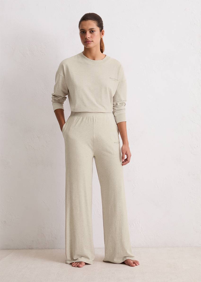 Lounge pants made from organic cotton jersey