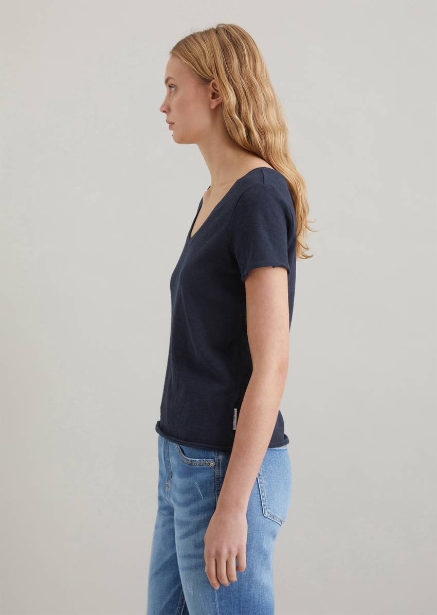 V-neck T-shirt, regular fit made from organic cotton slub jersey