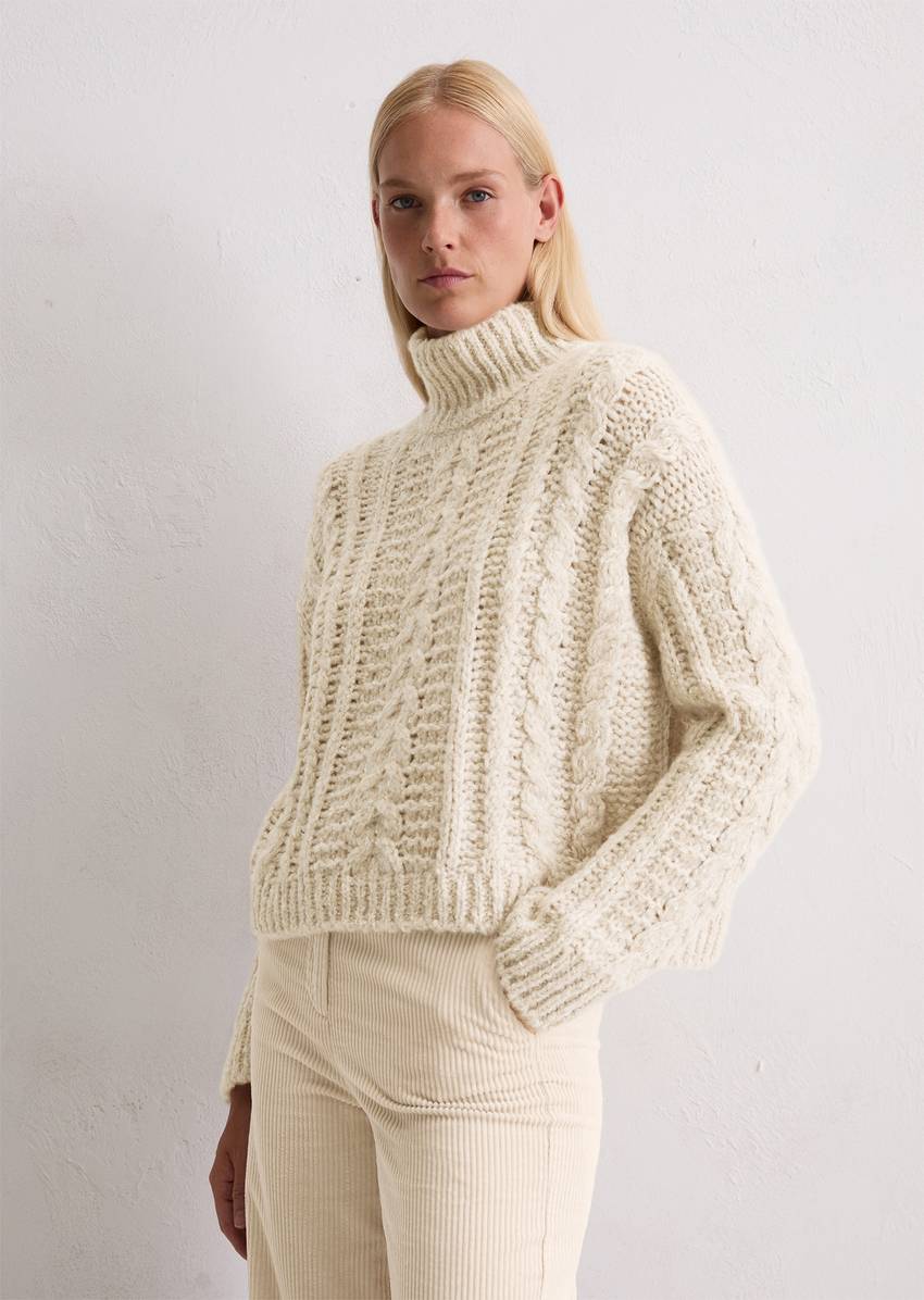 Cable knit oversized sweater made from a mix of alpaca wool, cotton and merino wool