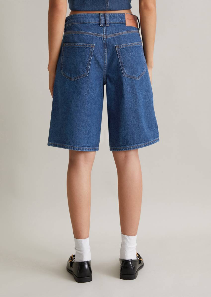 Bermuda model Jonnda relaxed made from rigid denim without elastane