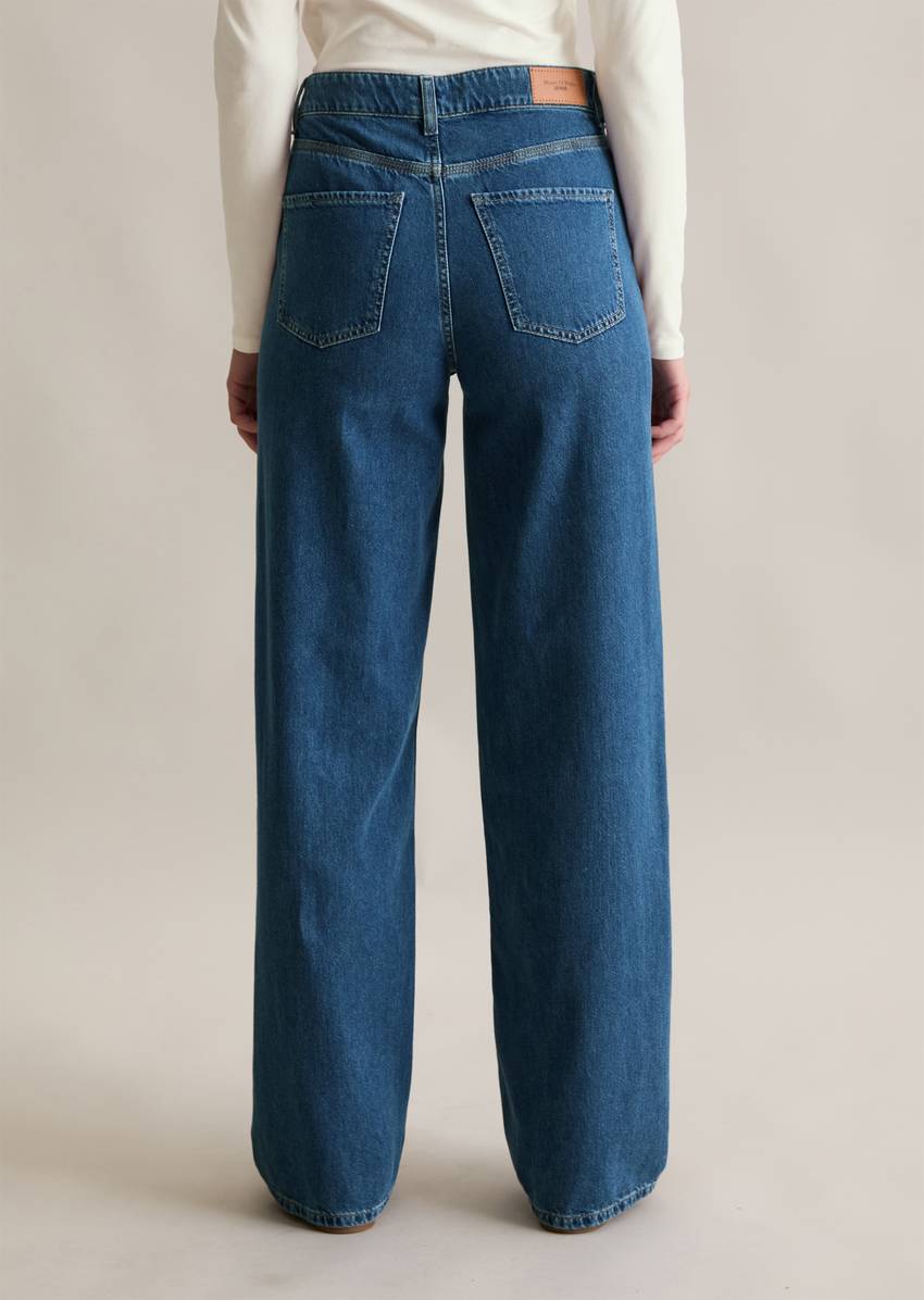 Jeans model Tomma wide made from rigid denim