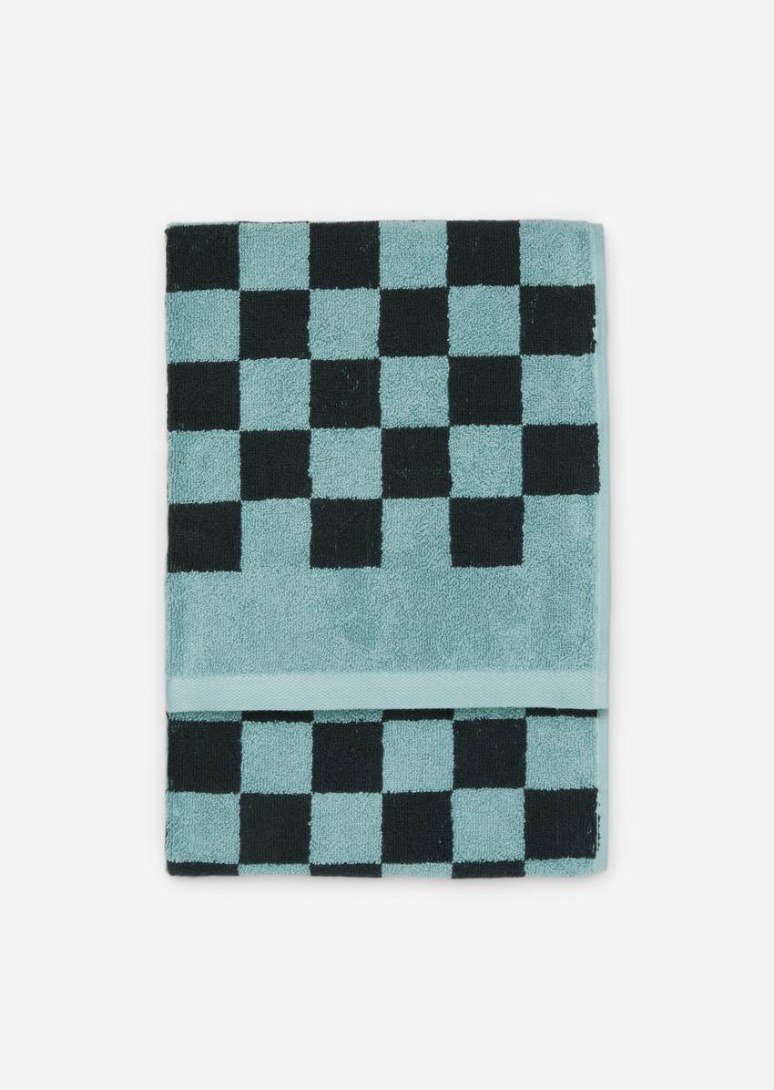 Guest towel Model Checker with jacquard check pattern