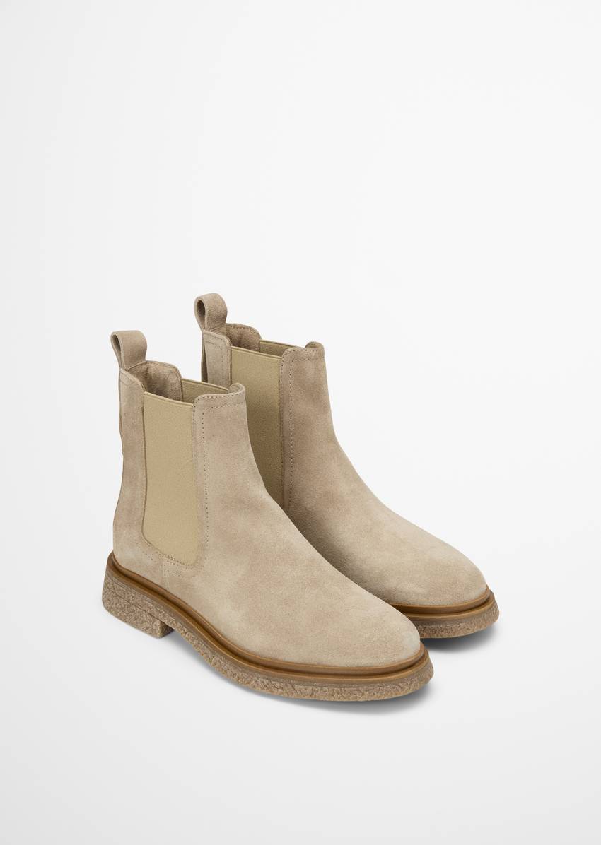 Chelsea boot made from soft suede