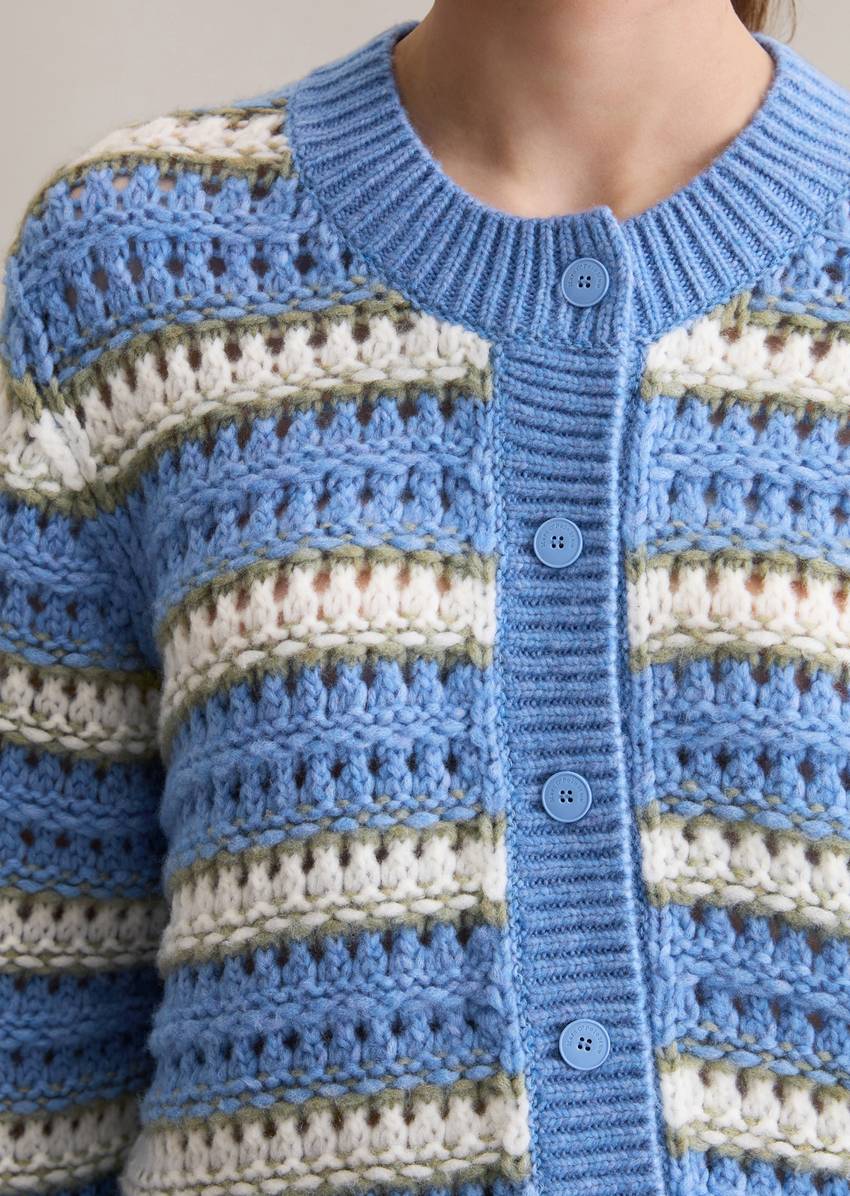 Cardigan regular made from a soft virgin wool blend