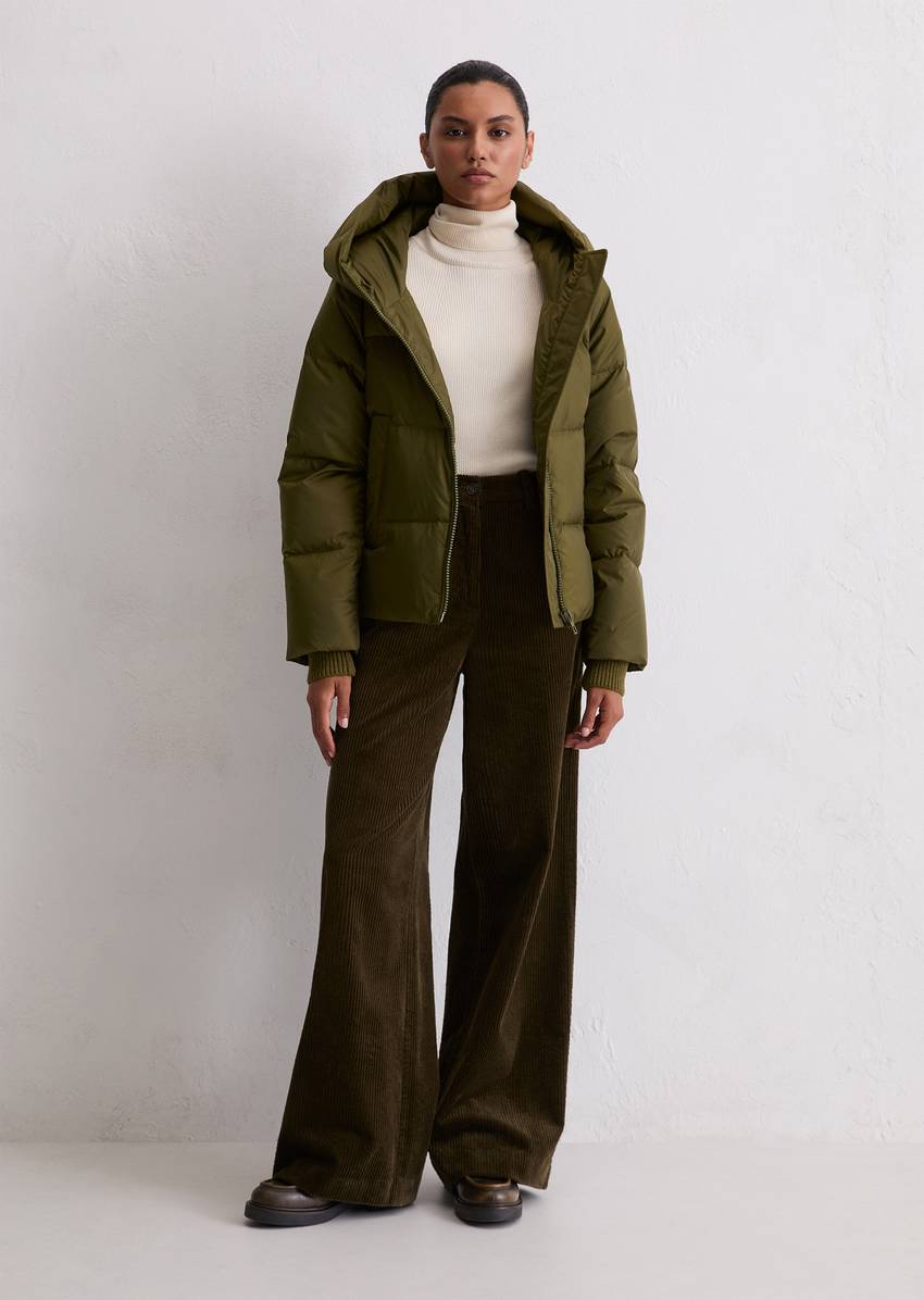 Regular puffer down jacket with water-repellent surface