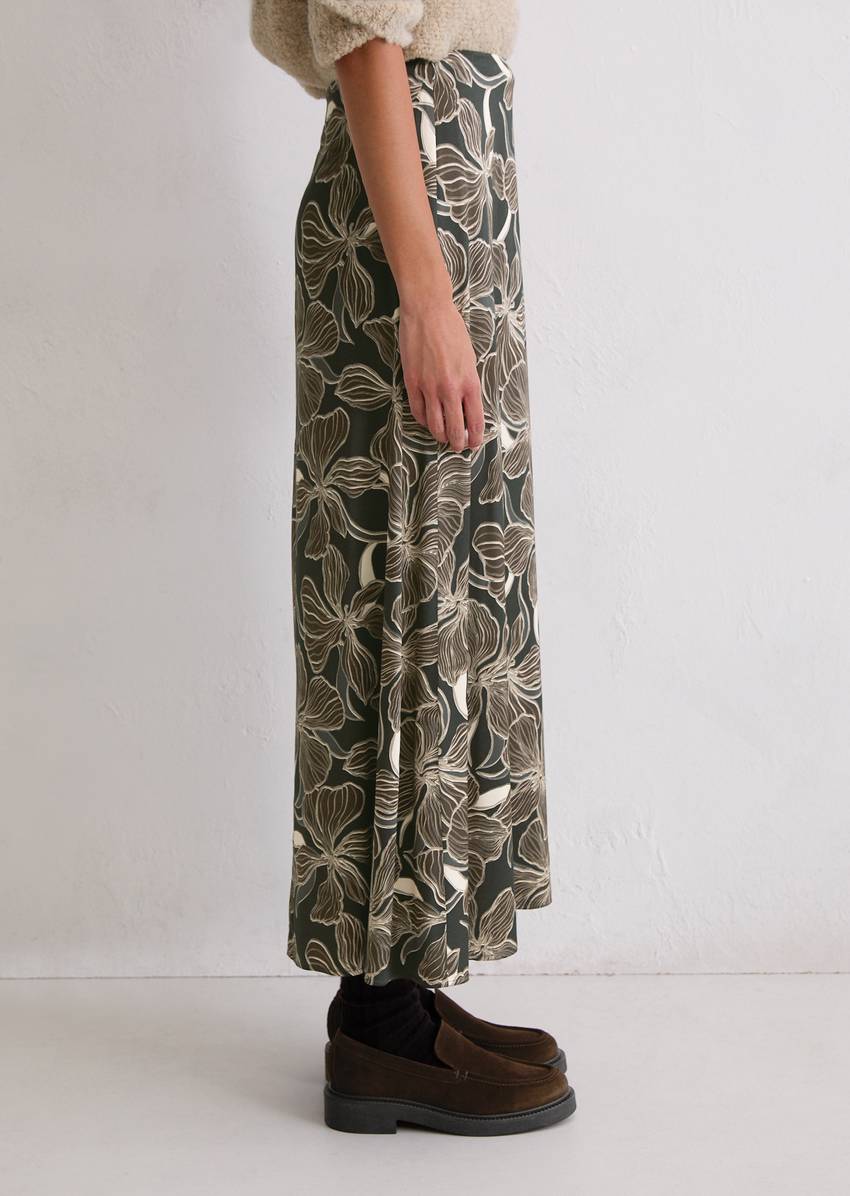 Flared maxi skirt shaped made from premium viscose stretch