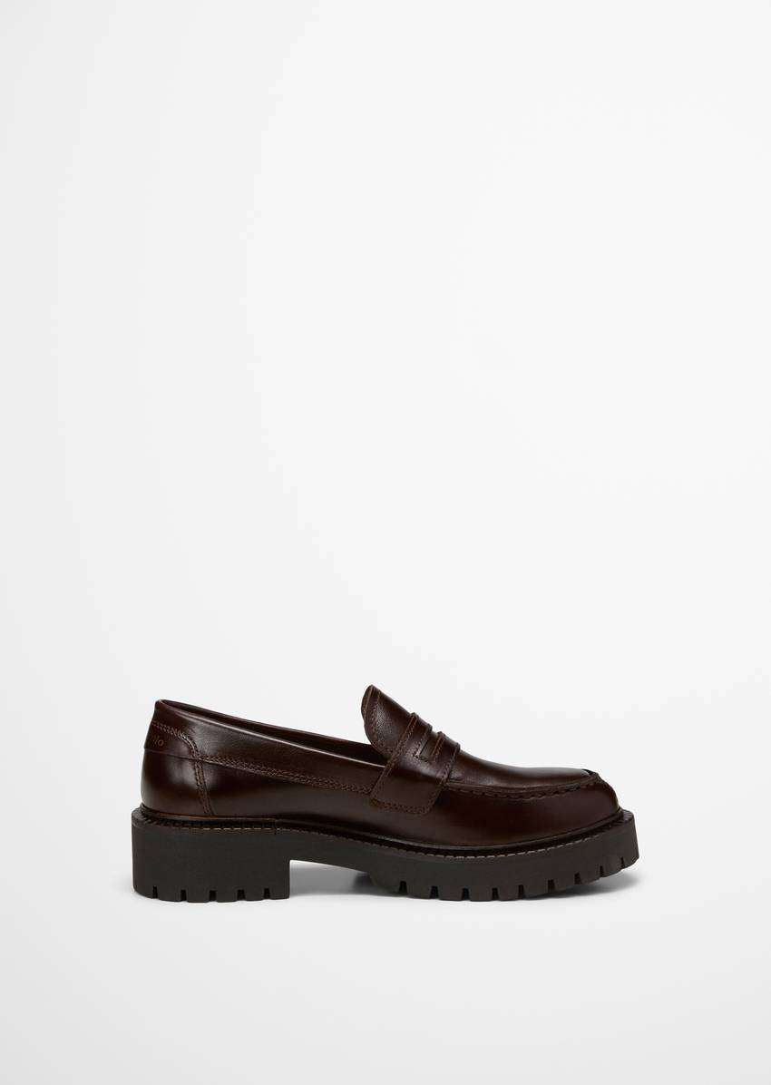Loafer with robust tread outsole