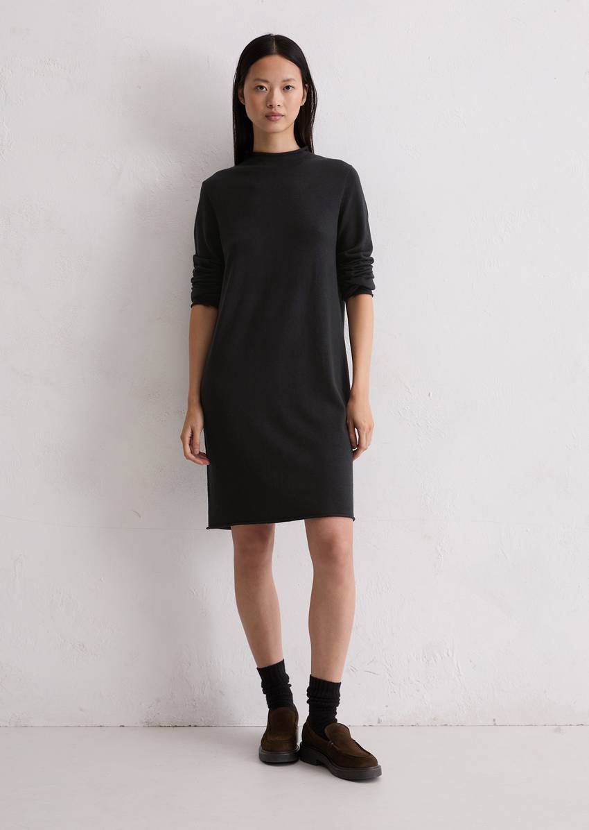 Knitted dress regular made from a fine virgin wool/viscose blend