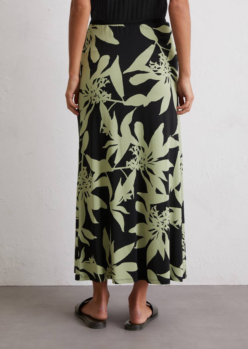 A-line jersey skirt made from a stretchy viscose blend