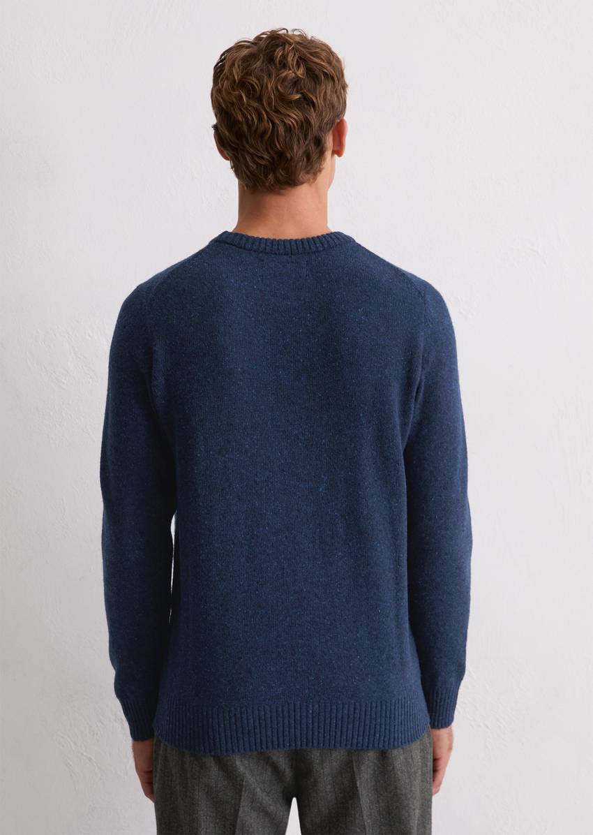 Sweater regular from speckled tweed yarn