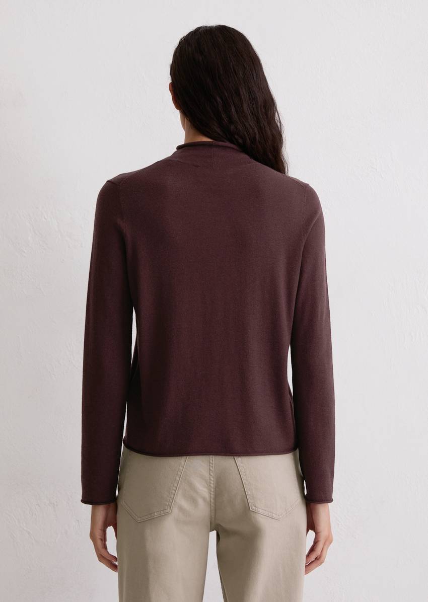 Turtleneck sweater slim made from a fine virgin wool/viscose blend