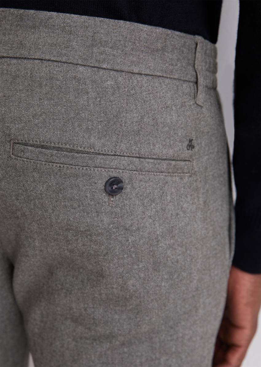 Chino model Stig shaped made from an organic cotton-lyocell mix