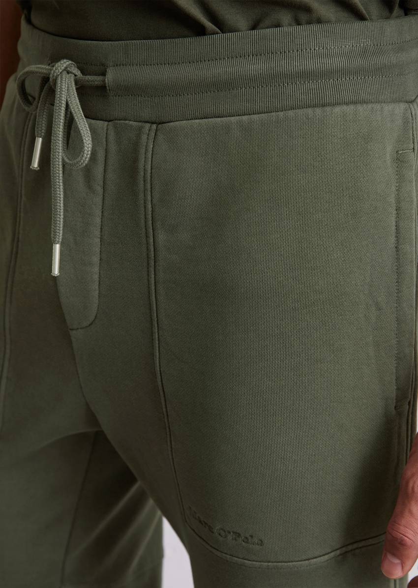 Regular sweatpants made from recycled cotton
