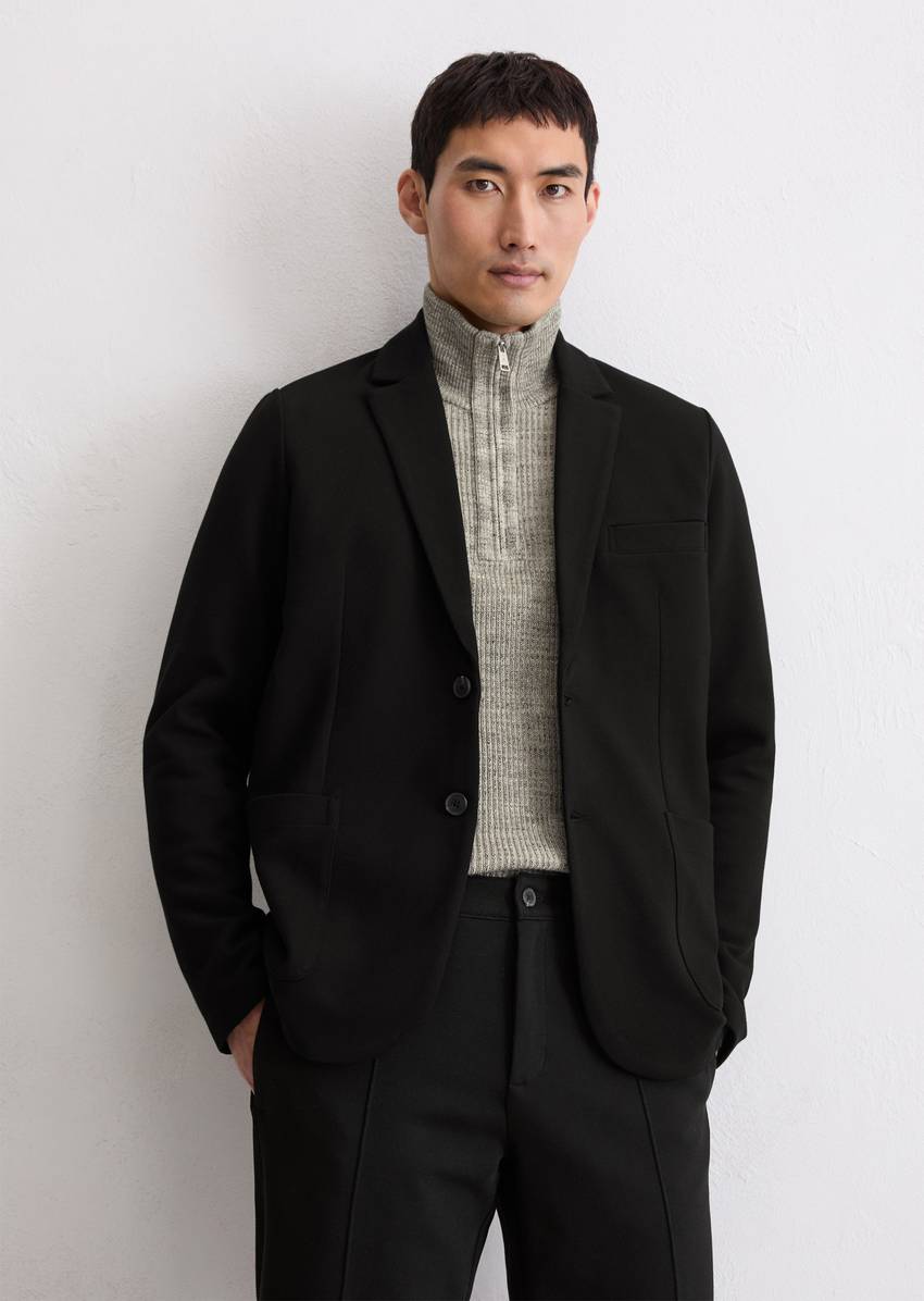 Jersey blazer shaped made from a stretchy organic cotton blend