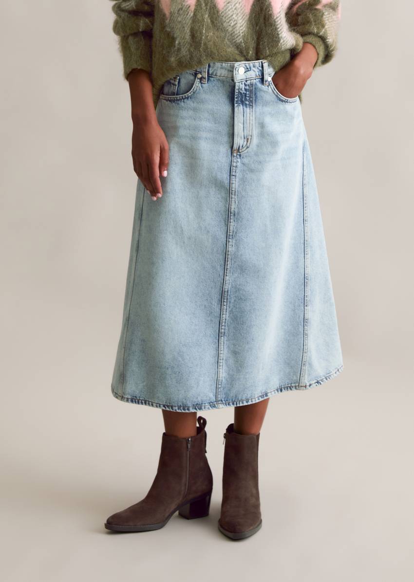 Denim skirt made from denim with European nettle fibers