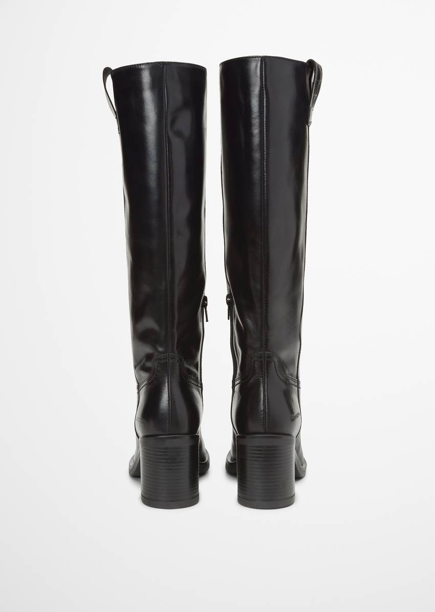 Long-shaft boots with a higher heel
