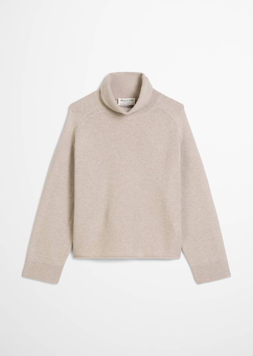 Relaxed turtleneck sweater made from a soft merino wool blend