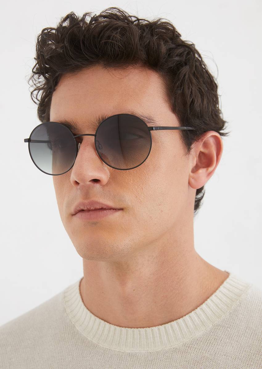 Unisex sunglasses Made of lightweight metal