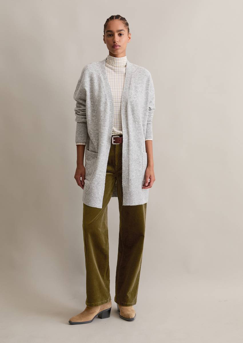 Long cardigan loose made from a soft virgin wool blend